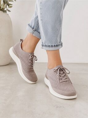 MOSHN by Klogs Leap Women’s Knit Sneakers Gray Taupe Water Resistant Sz 7